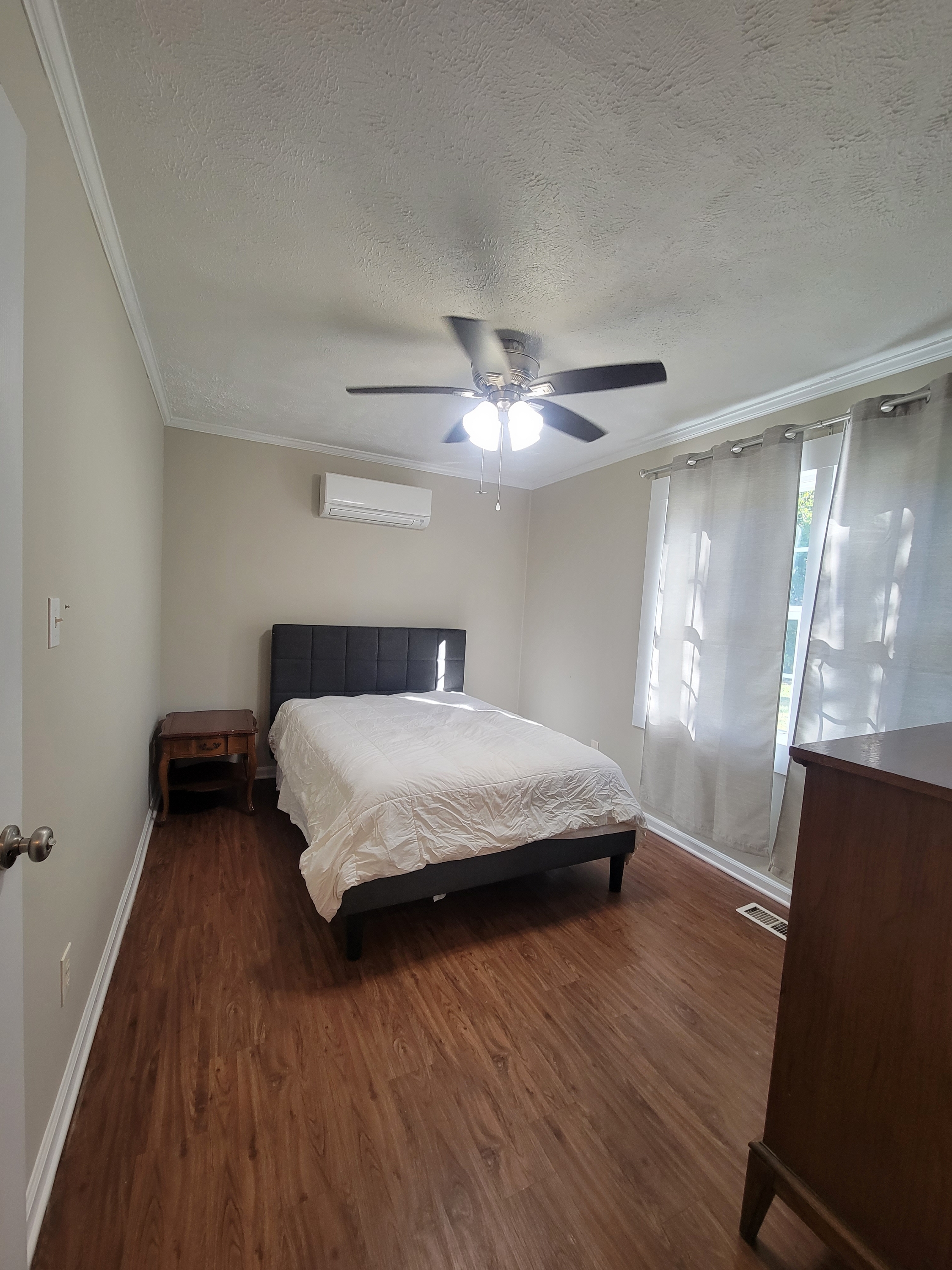 2404 Edison Street - Room C
